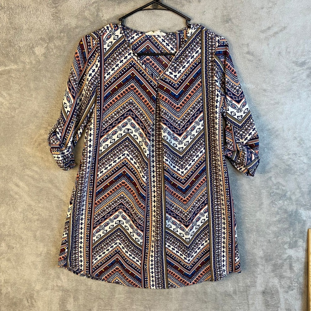 Pink Rose Tunic Top Womens Small Geometric Chevron Multicolor Roll Tab EUC